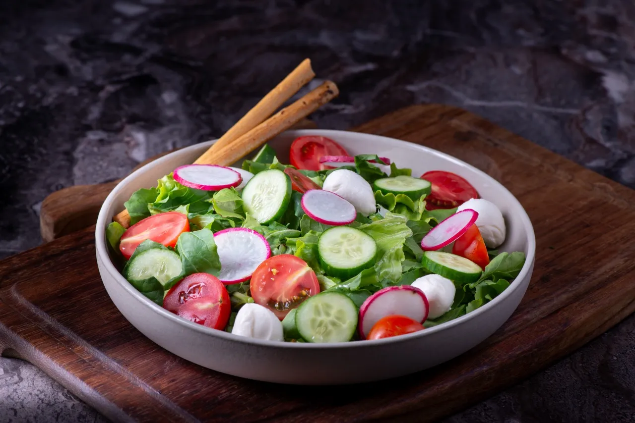 Mozarella Bahçe Salata