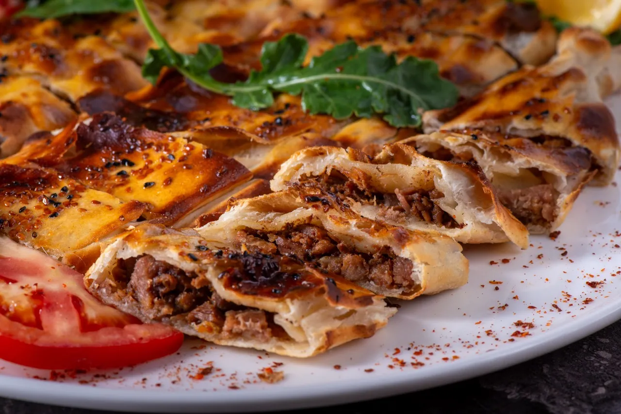 Kavurmalı Pide
